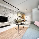 Exclusive Retreat Off The Sea Front Promenade