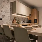 Exclusive Retreat Off The Sea Front Promenade *