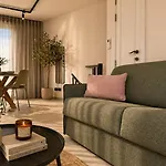 Exclusive Retreat Off The Sea Front Promenade *