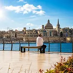 Exclusive Retreat Off The Sea Front Promenade Gzira