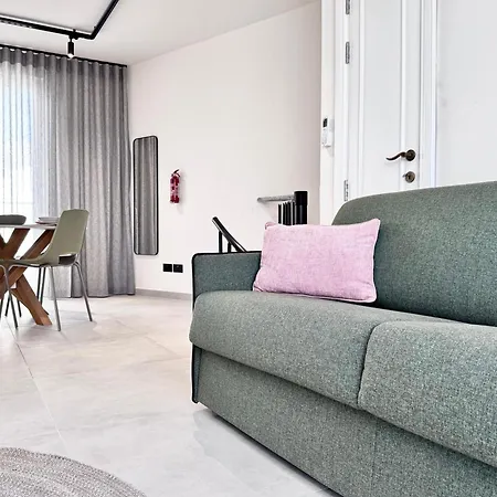 Exclusive Retreat Off The Sea Front Promenade *