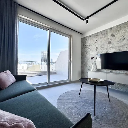 Exclusive Retreat Off The Sea Front Promenade Gzira