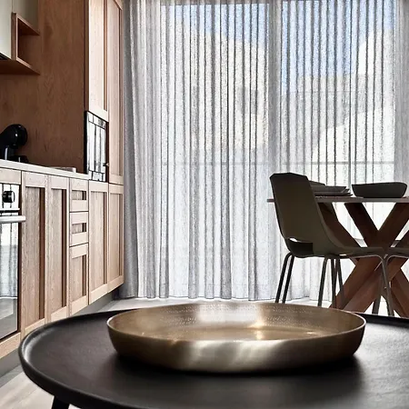 Exclusive Retreat Off The Sea Front Promenade Apartament