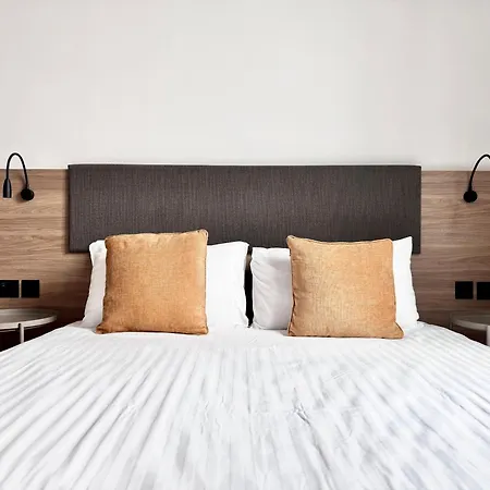 Exclusive Retreat Off The Sea Front Promenade *