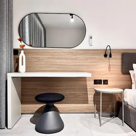 Exclusive Retreat Off The Sea Front Promenade Apartament *