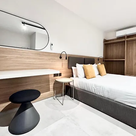 Exclusive Retreat Off The Sea Front Promenade Apartament