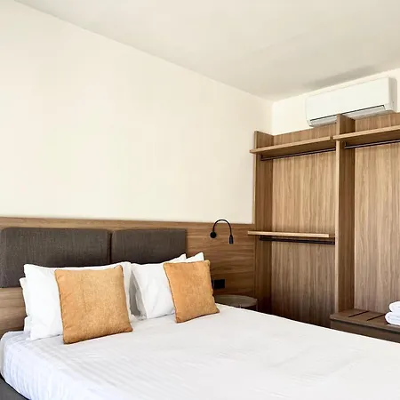 Апартаменты Exclusive Retreat Off The Sea Front Promenade