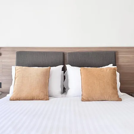 Exclusive Retreat Off The Sea Front Promenade Apartament *