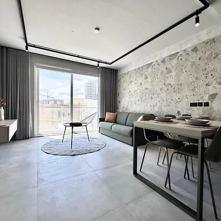 Exclusive Retreat Off The Sea Front Promenade Gzira