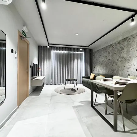 Exclusive Retreat Off The Sea Front Promenade *