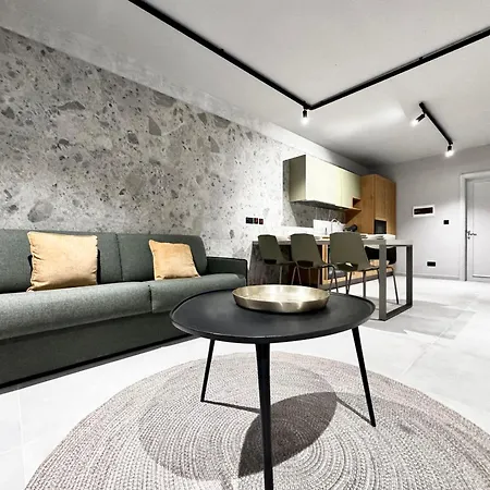 Exclusive Retreat Off The Sea Front Promenade Apartament *