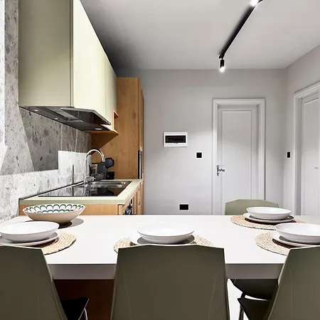 Exclusive Retreat Off The Sea Front Promenade Apartament