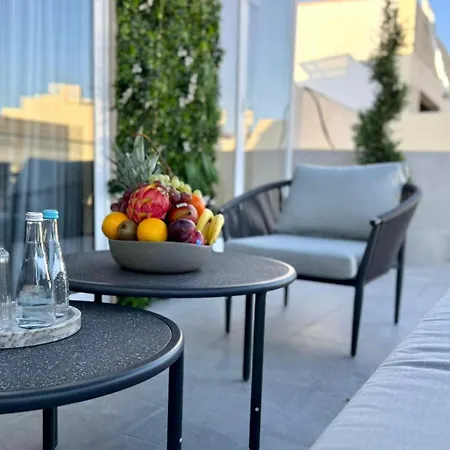 Exclusive Retreat Off The Sea Front Promenade