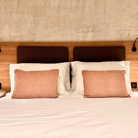 Exclusive Retreat Off The Sea Front Promenade Apartament