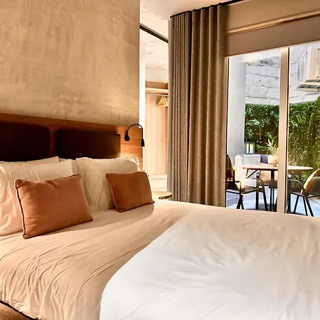 Exclusive Retreat Off The Sea Front Promenade *