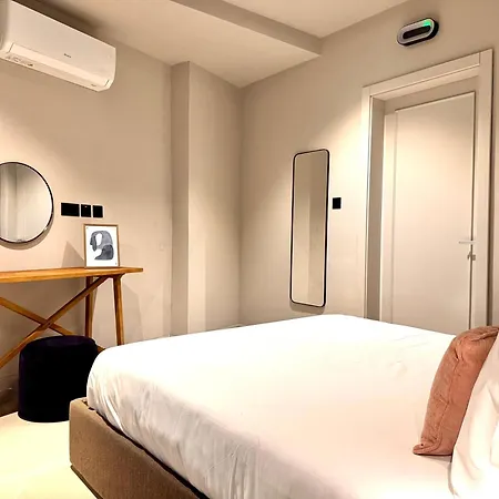 Exclusive Retreat Off The Sea Front Promenade