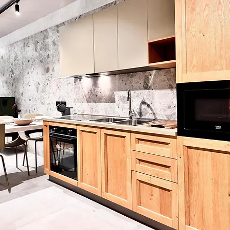 Exclusive Retreat Off The Sea Front Promenade Apartament