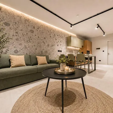 Exclusive Retreat Off The Sea Front Promenade *