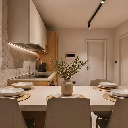 Exclusive Retreat Off The Sea Front Promenade Apartment *