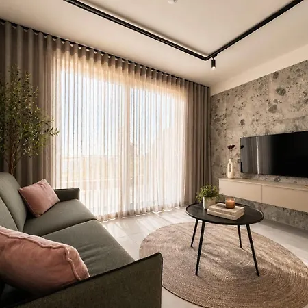 Exclusive Retreat Off The Sea Front Promenade