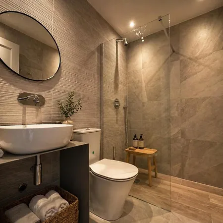 Apartment Exclusive Retreat Off The Sea Front Promenade *