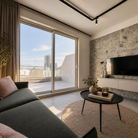 Exclusive Retreat Off The Sea Front Promenade *