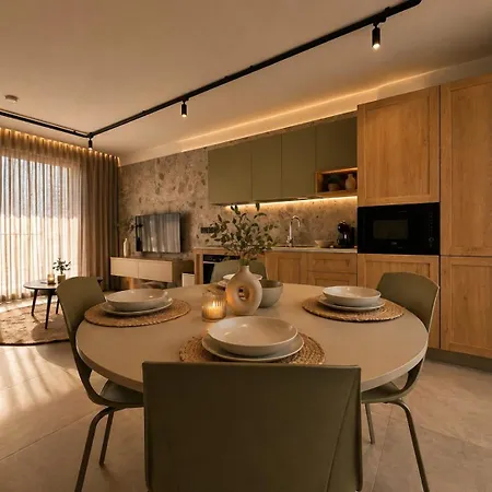 Exclusive Retreat Off The Sea Front Promenade