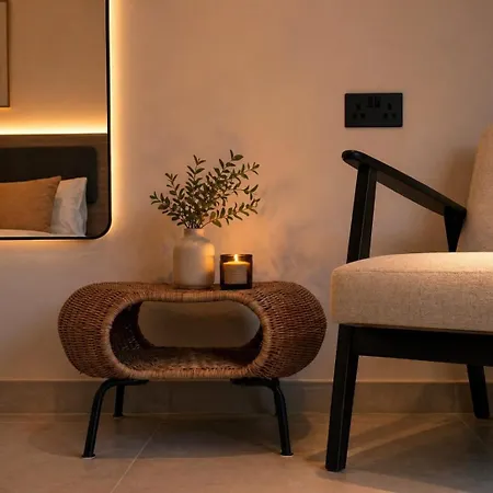 Exclusive Retreat Off The Sea Front Promenade Apartment