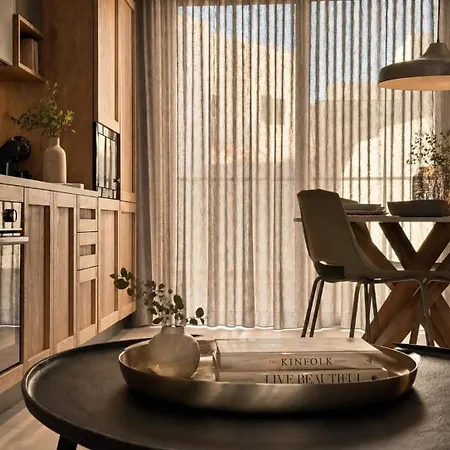 Exclusive Retreat Off The Sea Front Promenade