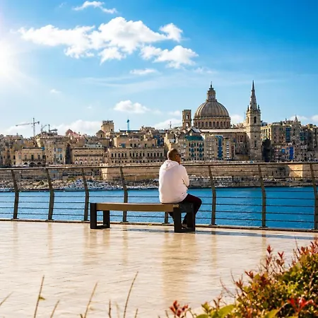 Exclusive Retreat Off The Sea Front Promenade Gzira