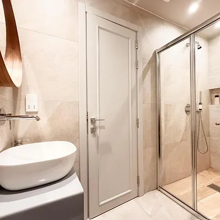 Exclusive Retreat Off The Sea Front Promenade Apartment Gzira