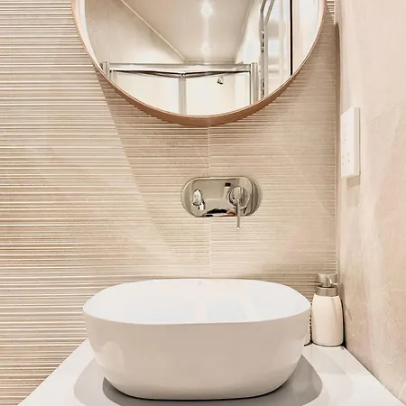 Exclusive Retreat Off The Sea Front Promenade *