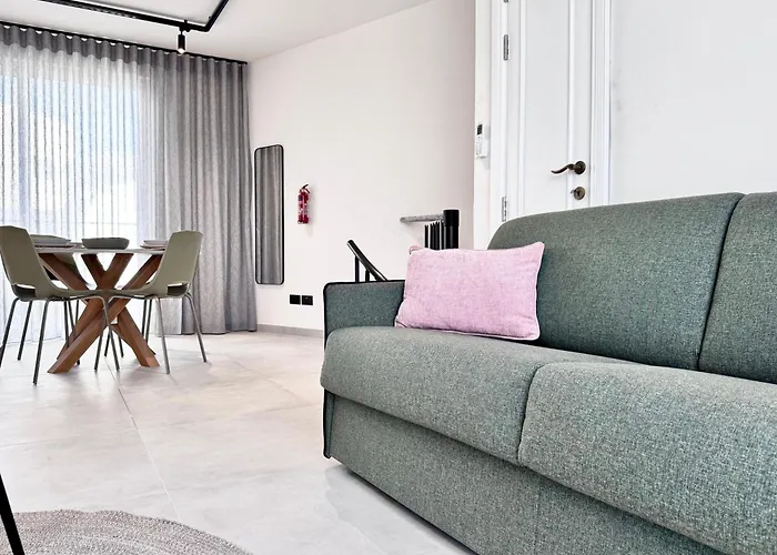 Exclusive Retreat Off The Sea Front Promenade *