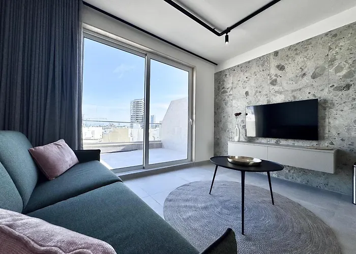 Exclusive Retreat Off The Sea Front Promenade Gzira