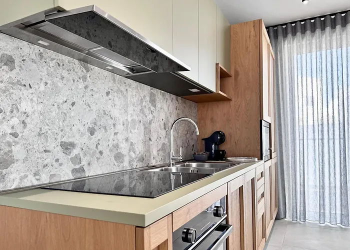 Exclusive Retreat Off The Sea Front Promenade