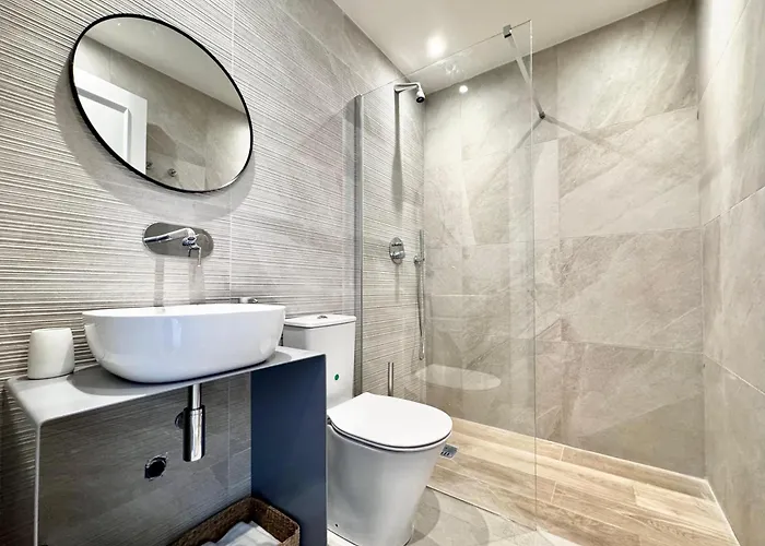 Exclusive Retreat Off The Sea Front Promenade Apartament *