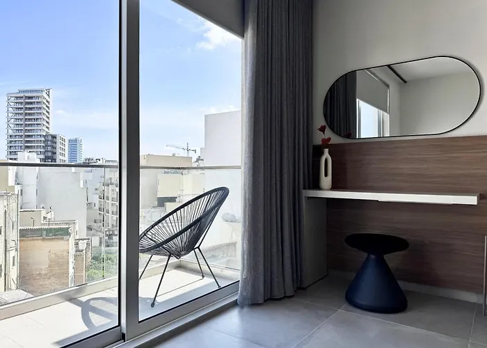 Exclusive Retreat Off The Sea Front Promenade Gzira