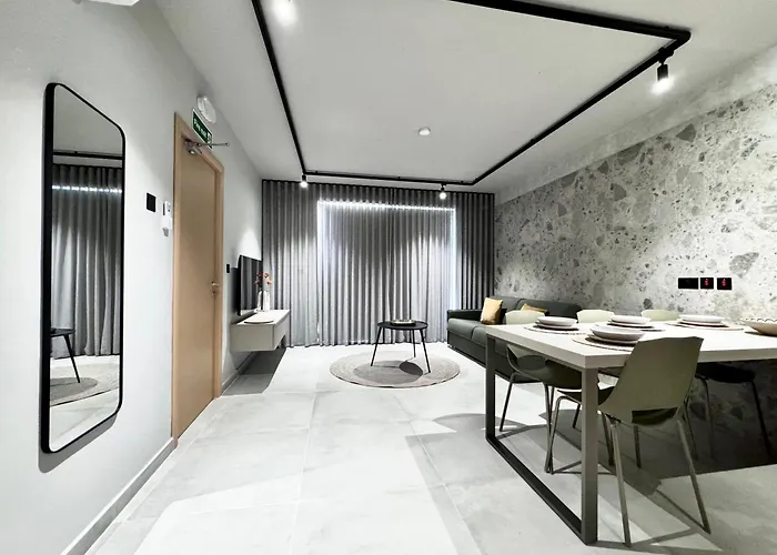 Exclusive Retreat Off The Sea Front Promenade *