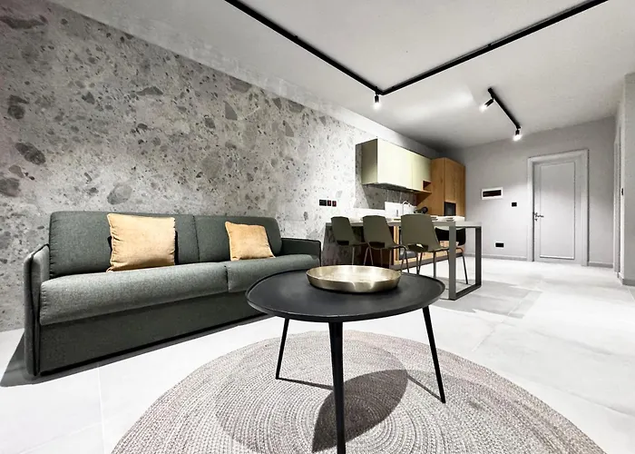 Exclusive Retreat Off The Sea Front Promenade Apartament *