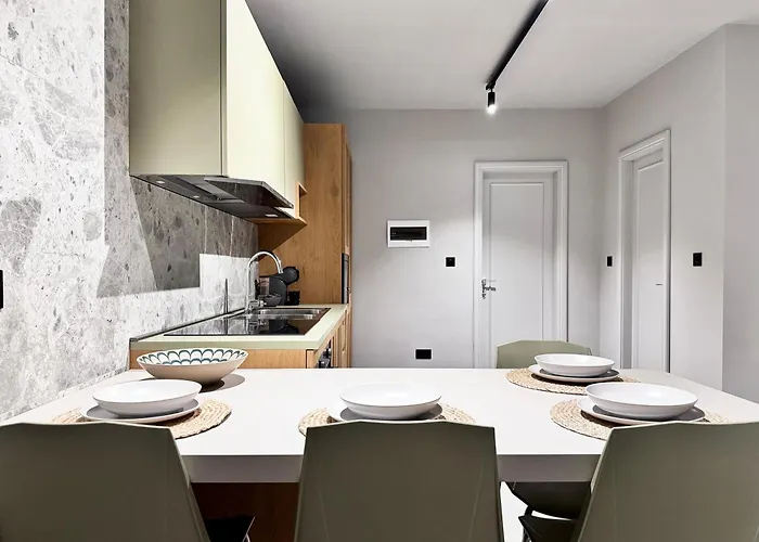 Exclusive Retreat Off The Sea Front Promenade Apartament