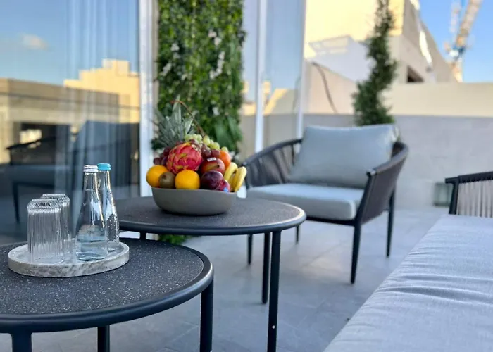 Exclusive Retreat Off The Sea Front Promenade