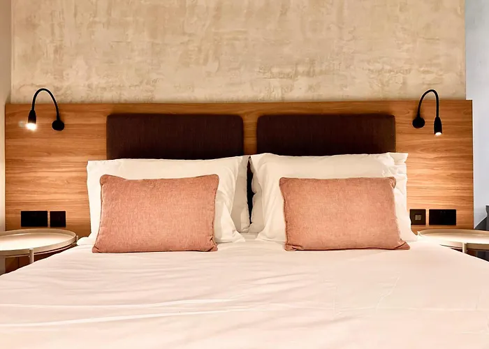 Exclusive Retreat Off The Sea Front Promenade Apartament