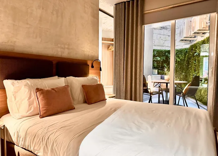 Exclusive Retreat Off The Sea Front Promenade *