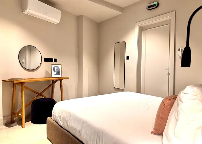 Exclusive Retreat Off The Sea Front Promenade