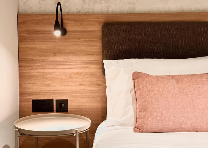 Exclusive Retreat Off The Sea Front Promenade Apartament