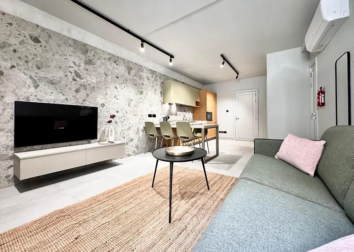 Exclusive Retreat Off The Sea Front Promenade