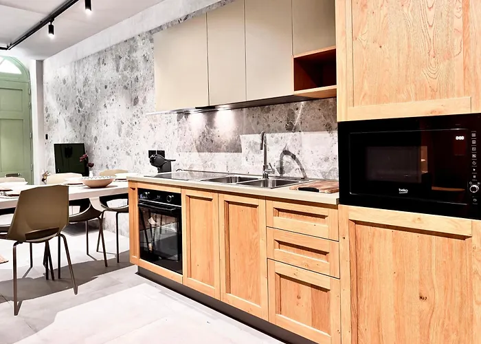 Exclusive Retreat Off The Sea Front Promenade Apartament